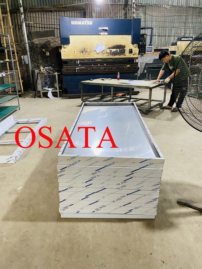 Gia công mặt bàn inox tại nhà máy OSATA