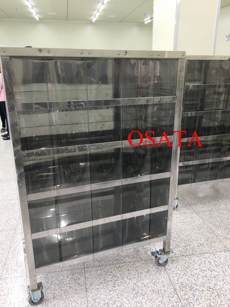 Xe chuyển sản phẩm trong line inox 304