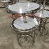 Bàn bar inox với thiết kế 2 tầng giúp tiện lợi trong để đồ dùng.