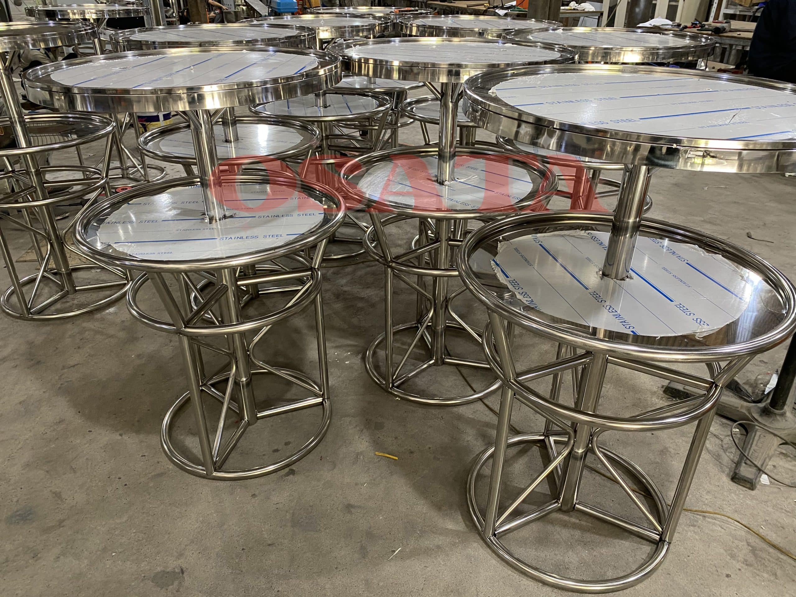 Bàn bar inox cho độ thẩm mỹ cao, độ bền cao.